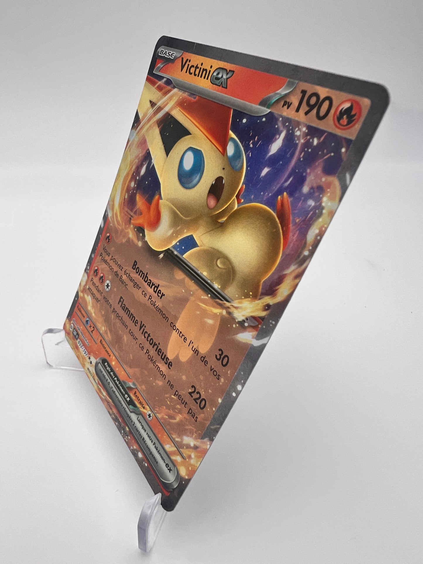 Victini ex 033/197 – Flammes Obsidiennes – FR – Excellent